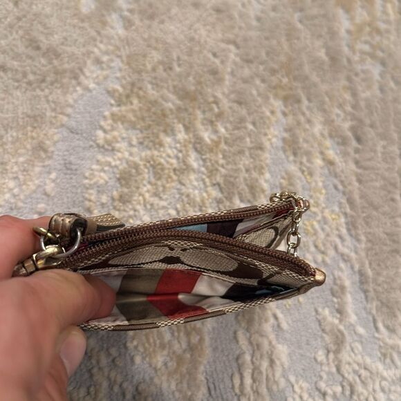 COACH gold stile Signature Coin Purse in like new condition - Picture 6 of 9